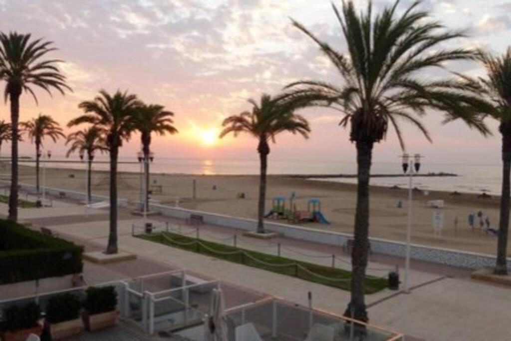 Coqueto Apartamento Junto A La Playa. プエブラ・ド・ファルナルス エクステリア 写真