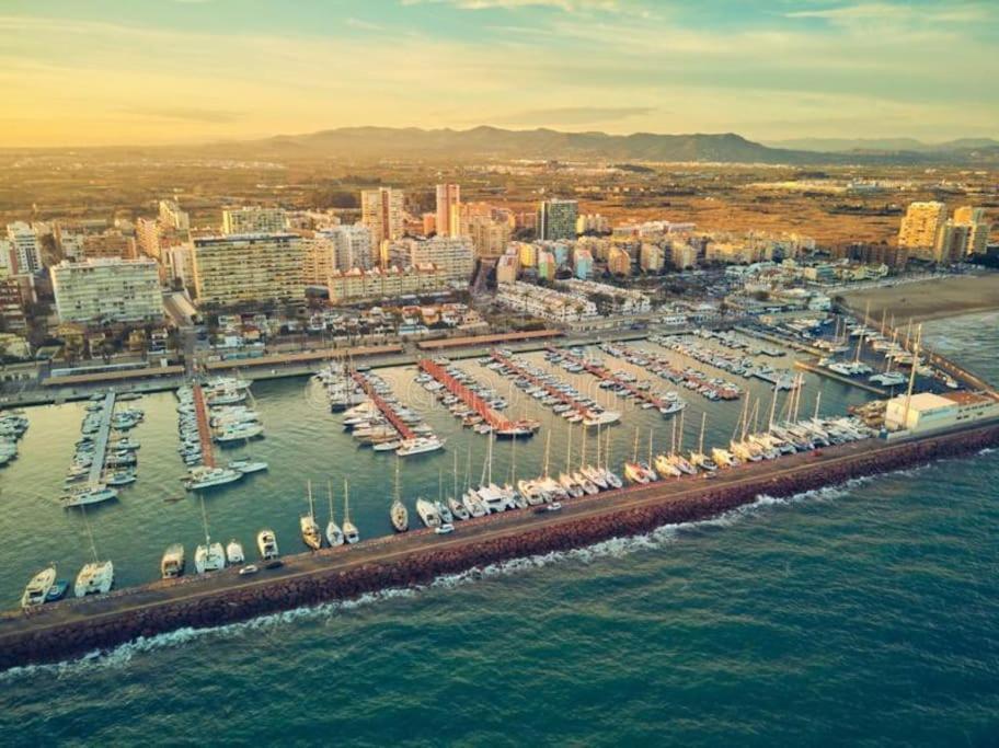 Coqueto Apartamento Junto A La Playa. プエブラ・ド・ファルナルス エクステリア 写真
